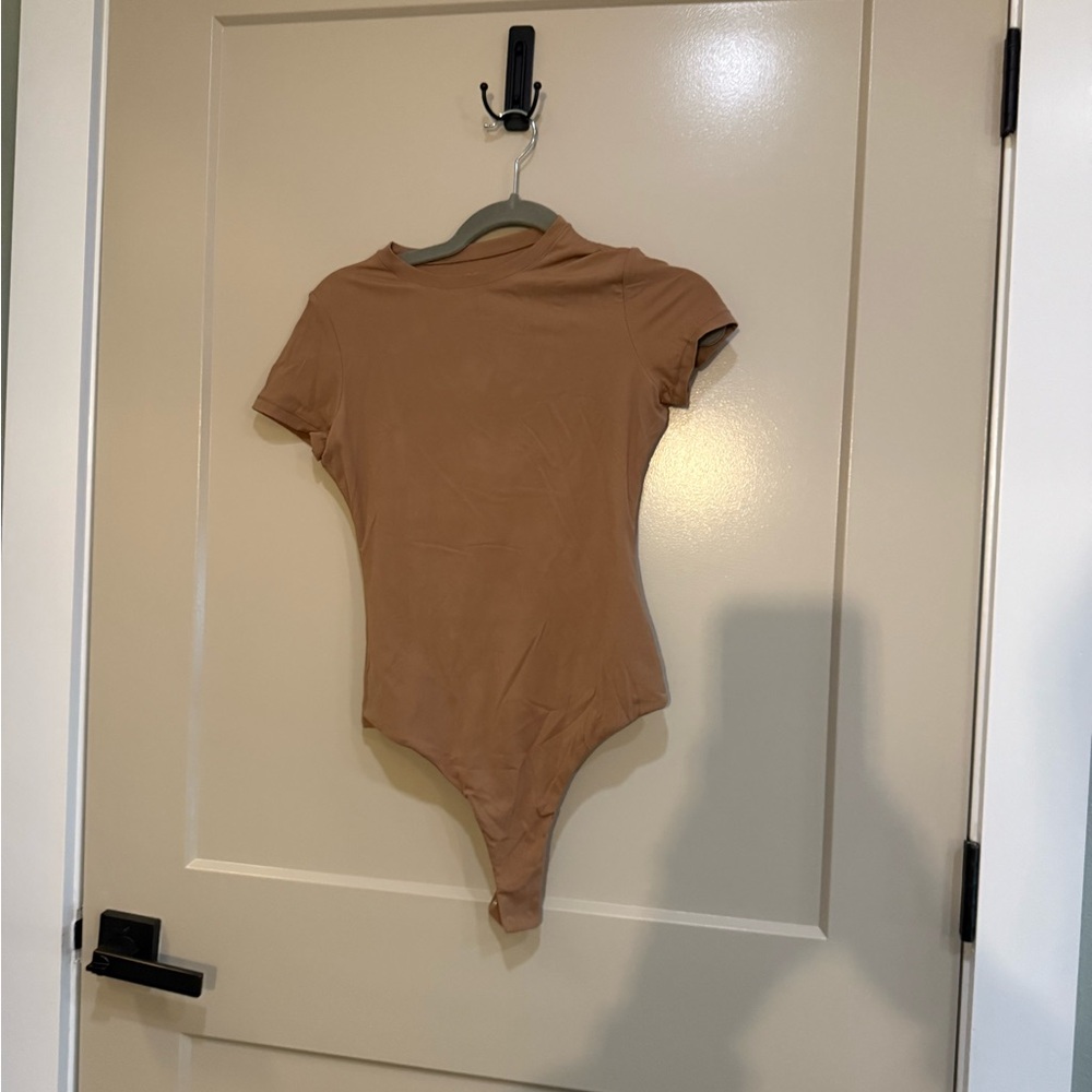 Stretchy short sleeve body suit